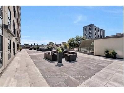 809 - 220 CANNON Street