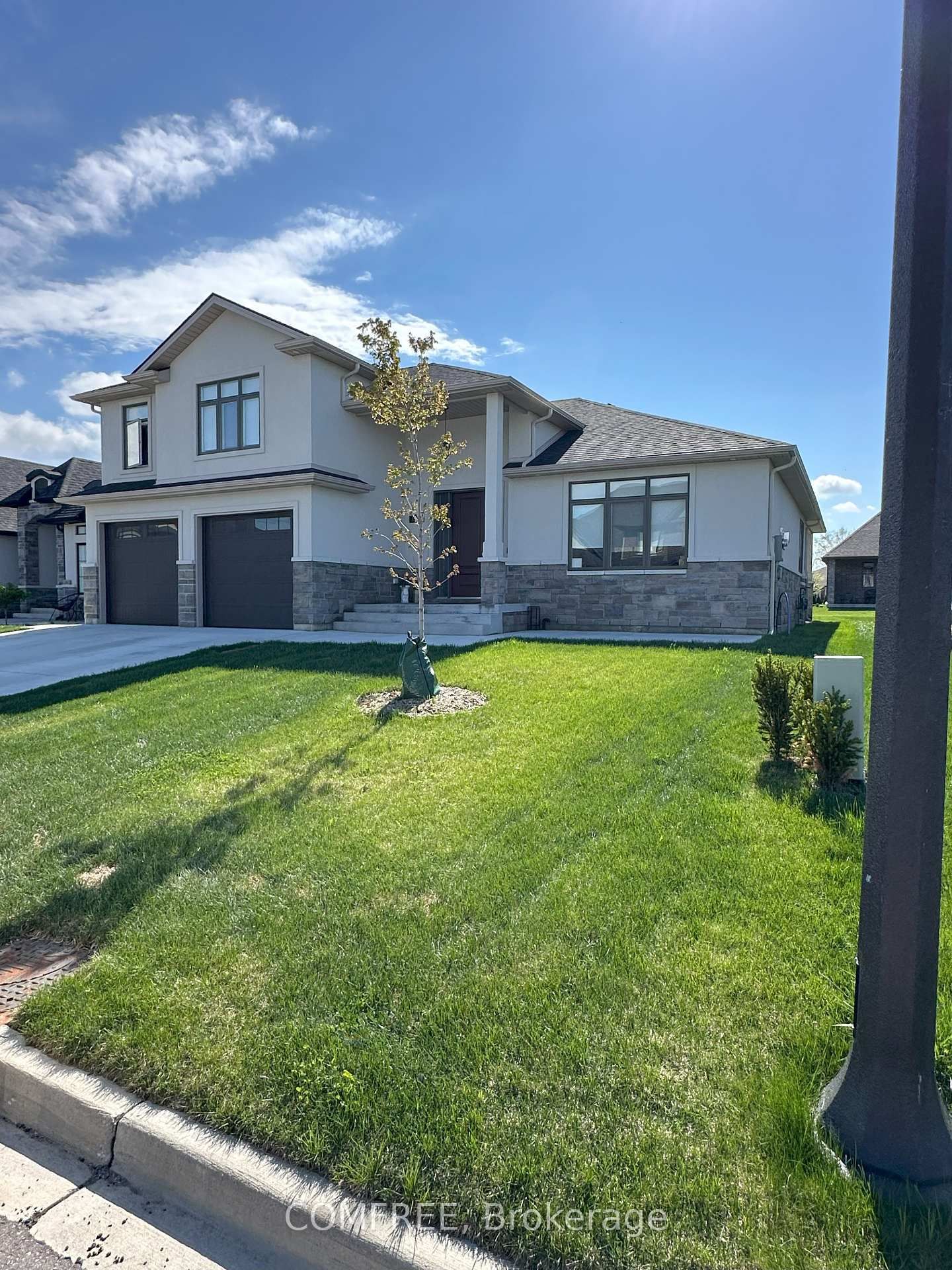 Detached House for sale at 1343 Clearwater Avenue, Windsor, N8P 0E9 - MLS: X12151237