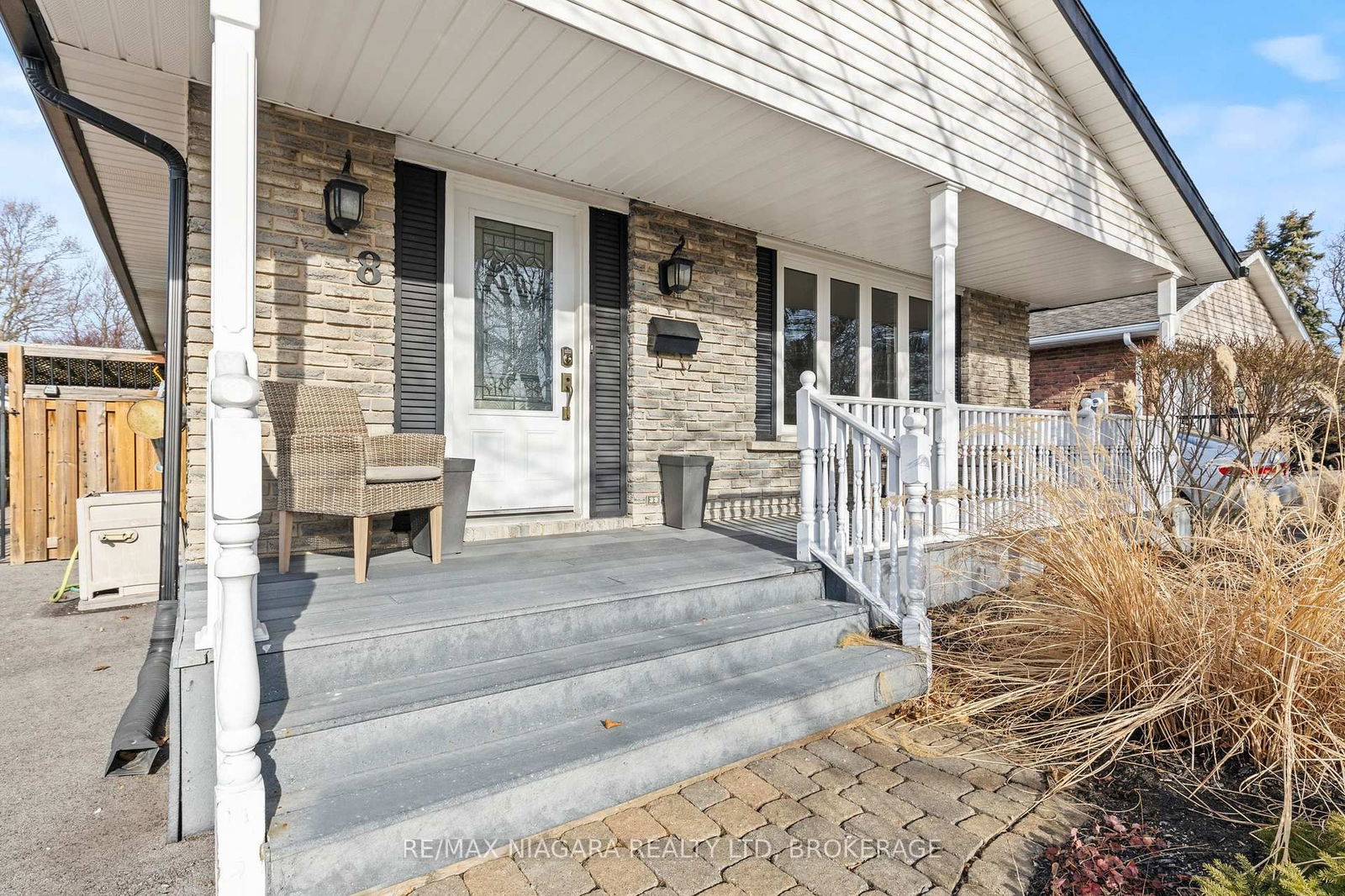 Detached House for sale at 8 Carousel Circle, St. Catharines, Lakeport, L2N 6E1 - MLS: X12151292