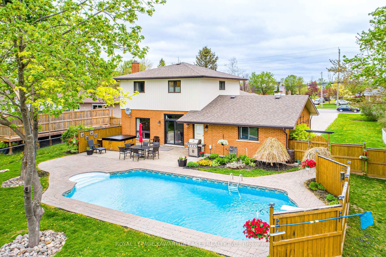 Detached House for sale at 197 Angeline Street, Kawartha Lakes, Lindsay, K9V 4Y5 - MLS: X12151407