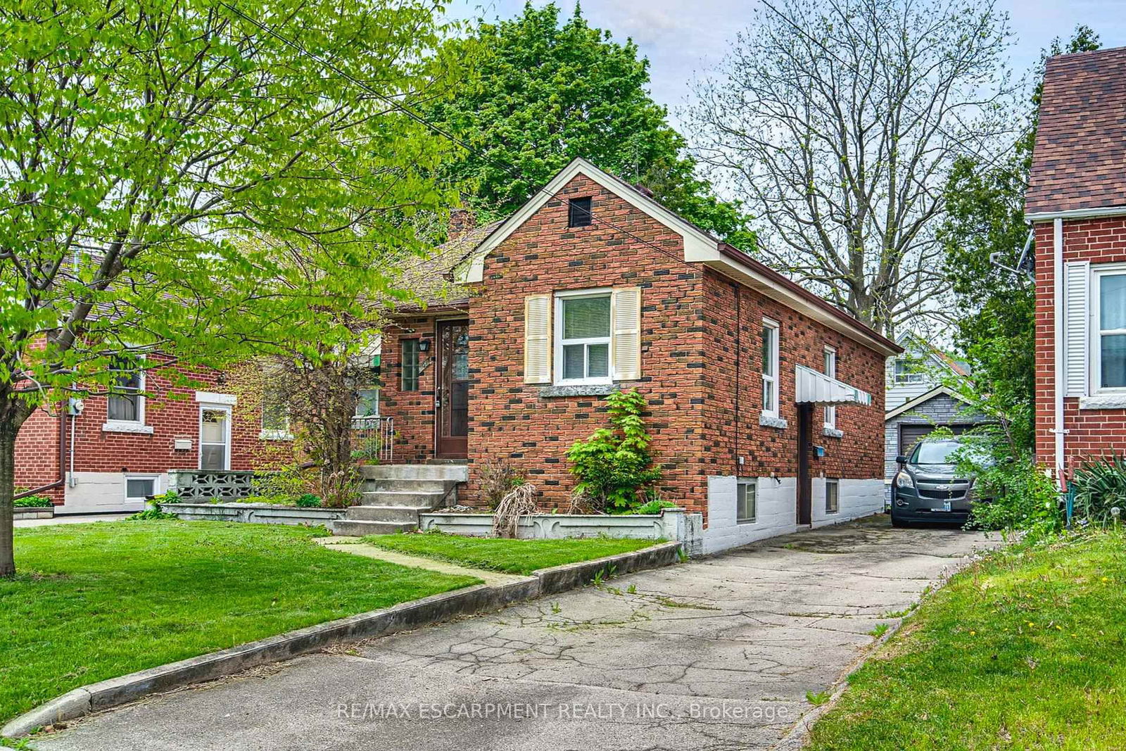 Detached House for sale at 48 Woodbridge Road, Hamilton, Rosedale, L8K 3C9 - MLS: X12151477