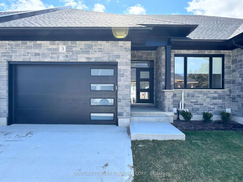 Unit 7 — 32 Postma Cres, North Middlesex - Alisa Craig image-0-0