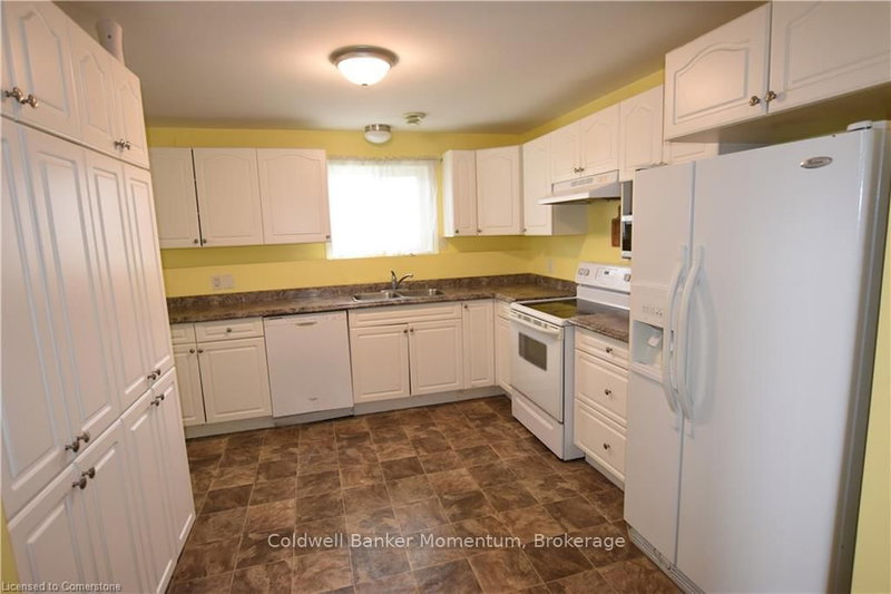 75 Pine St S, Thorold, L2V 3L8 | Image 2