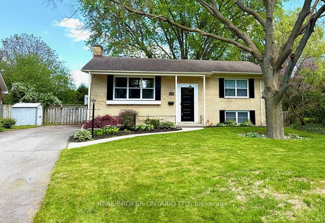 61 Mcleod Crescent