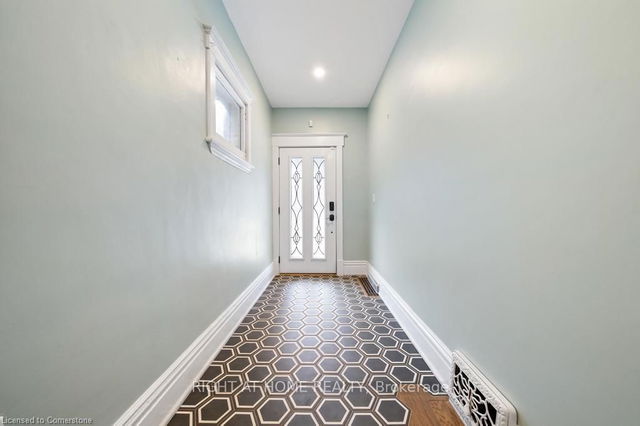 Upper - 11 Lorne Avenue