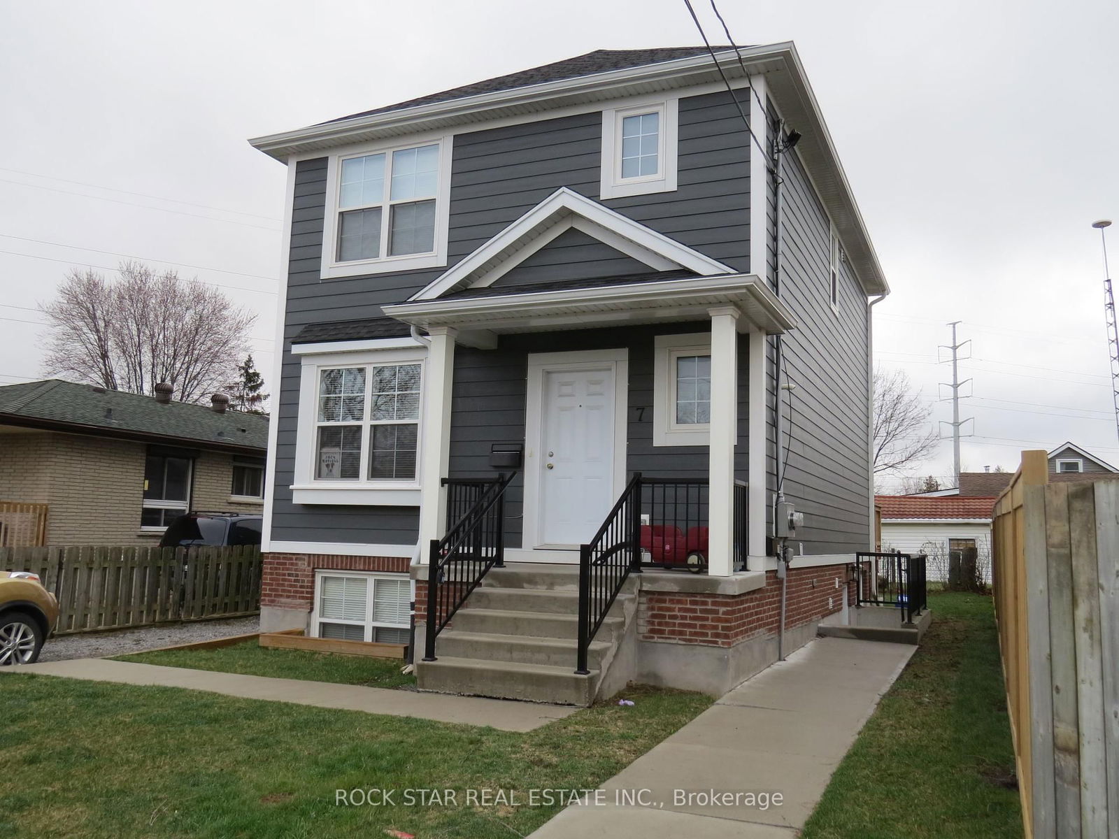Semi-Detached House for sale at 7 Dundonald Street, St. Catharines, Secord Woods, L2P 2A8 - MLS: X12152871