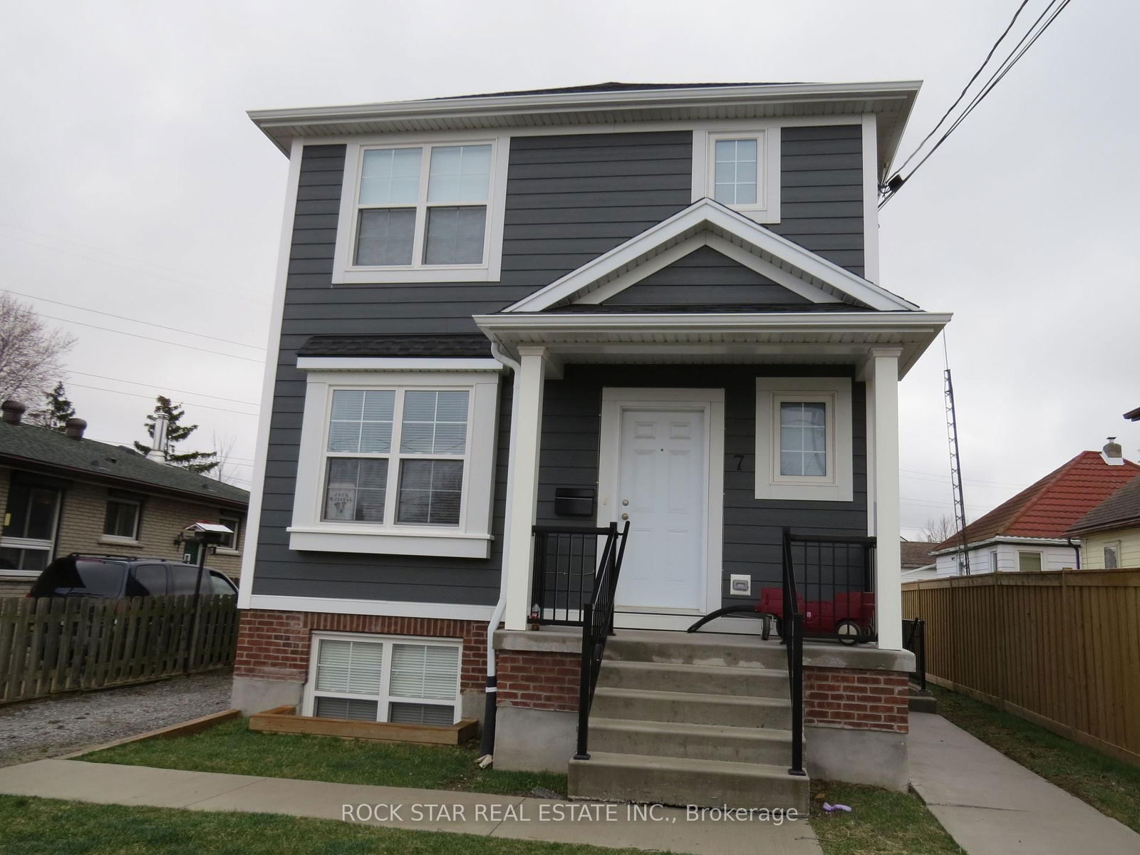 Semi-Detached House for sale at 7 Dundonald Street, St. Catharines, Secord Woods, L2P 2A8 - MLS: X12152871