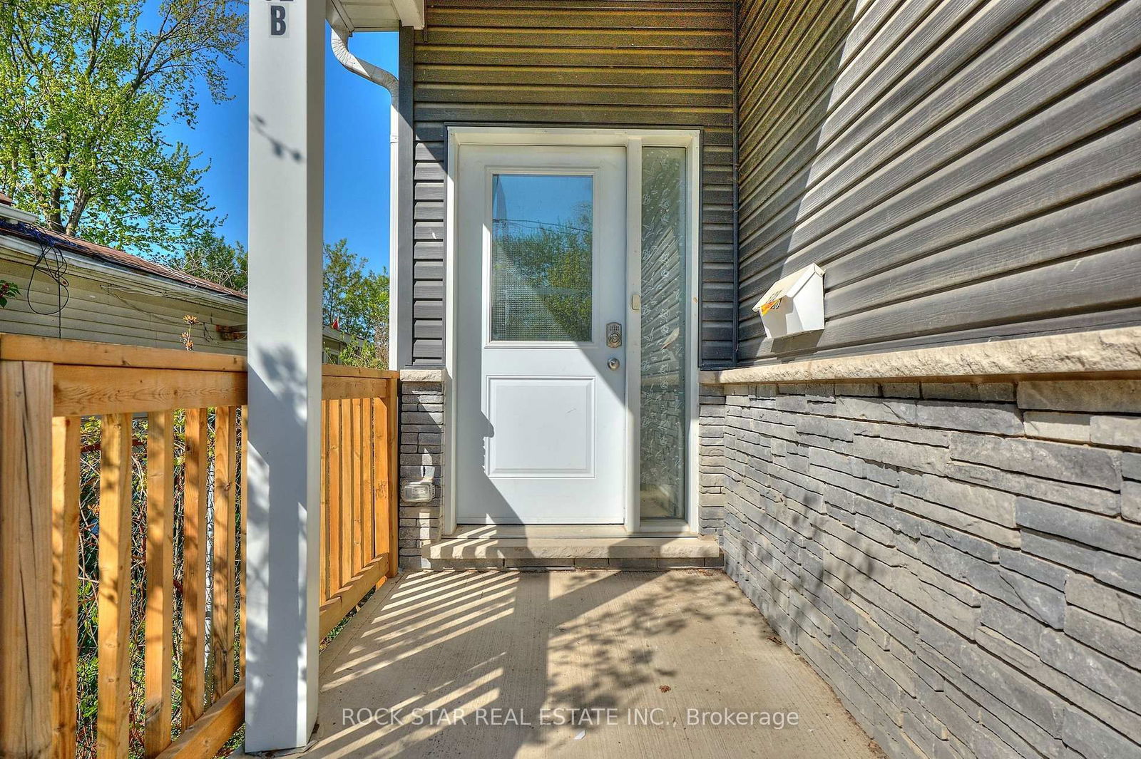Semi-Detached House for sale at 52B Merigold Street, St. Catharines, Western Hill, L2S 2N5 - MLS: X12152892