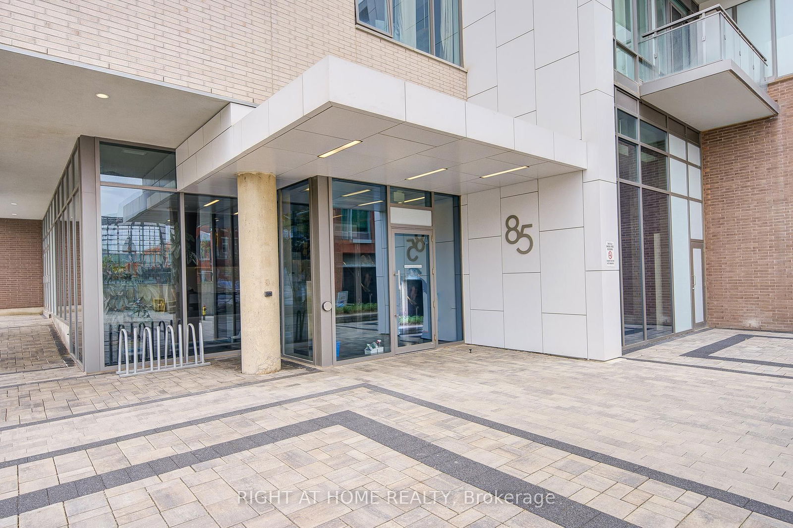Condo for sale at 405-85 Duke Street, Kitchener, N2H 0B7 - MLS: X12152898