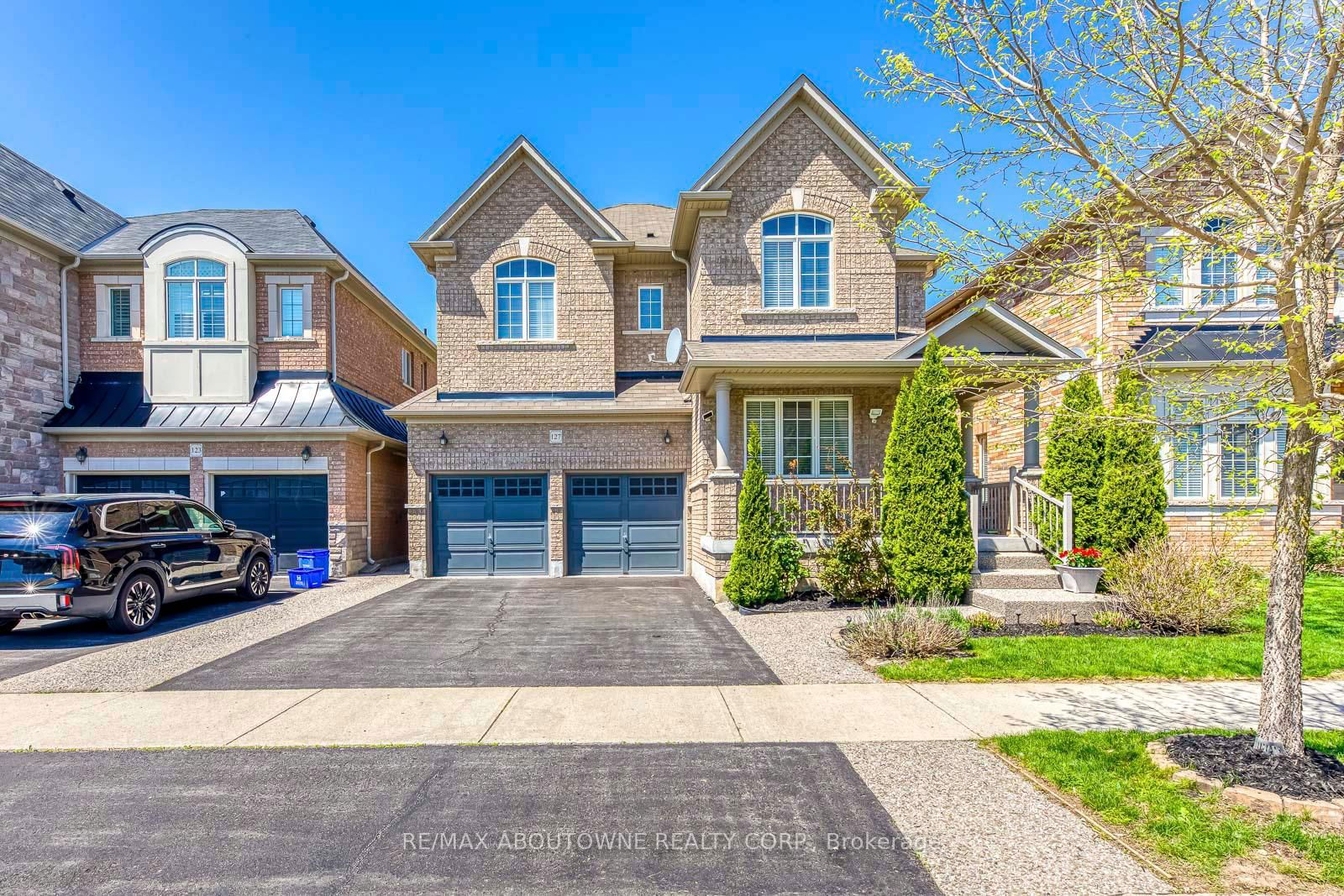 Detached House for sale at 127 Mcknight Avenue, Hamilton, Waterdown, L8B 0T7 - MLS: X12152903