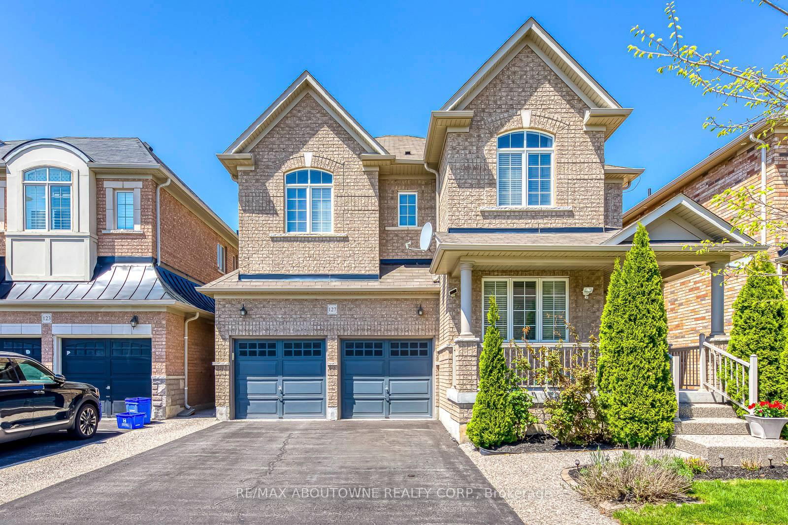 Detached House for sale at 127 Mcknight Avenue, Hamilton, Waterdown, L8B 0T7 - MLS: X12152903