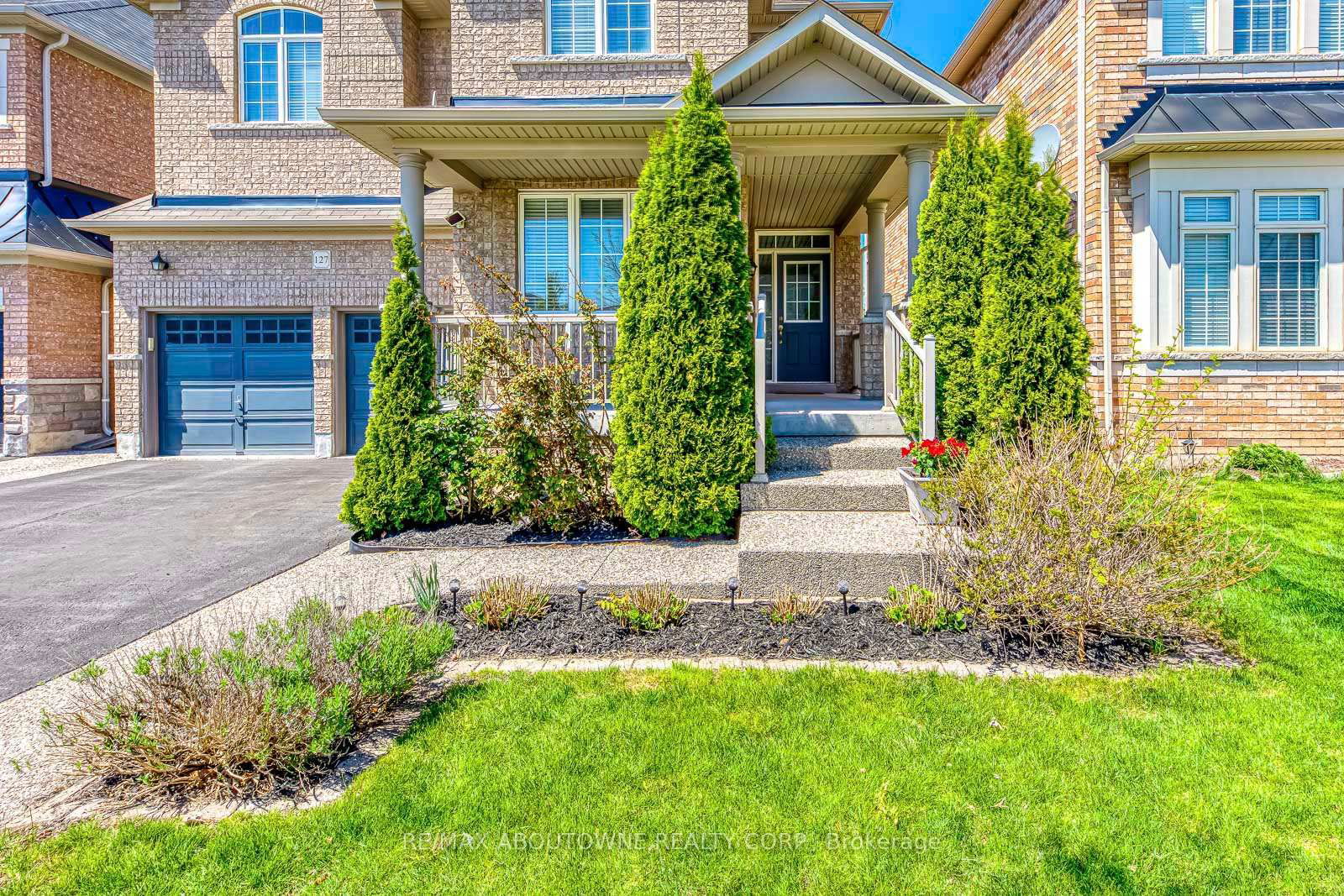 Detached House for sale at 127 Mcknight Avenue, Hamilton, Waterdown, L8B 0T7 - MLS: X12152903