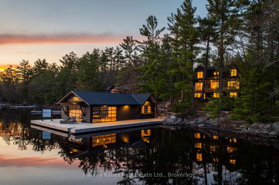 Unit 2 — 1029 East Rankin Rd, Muskoka Lakes - Medora