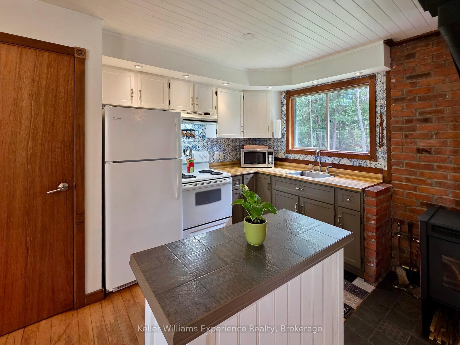 Listing Image 16