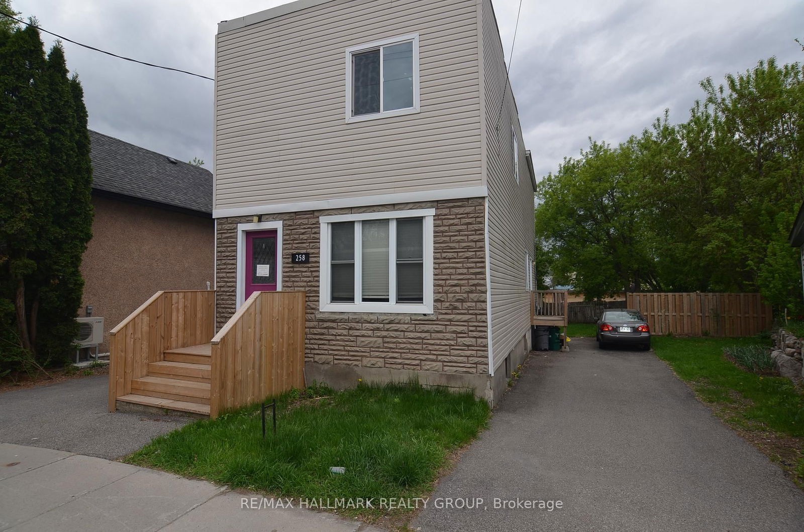 Semi-Detached House for sale at 258 Granville Street, Ottawa, Vanier, K1L 6Z2 - MLS: X12153010