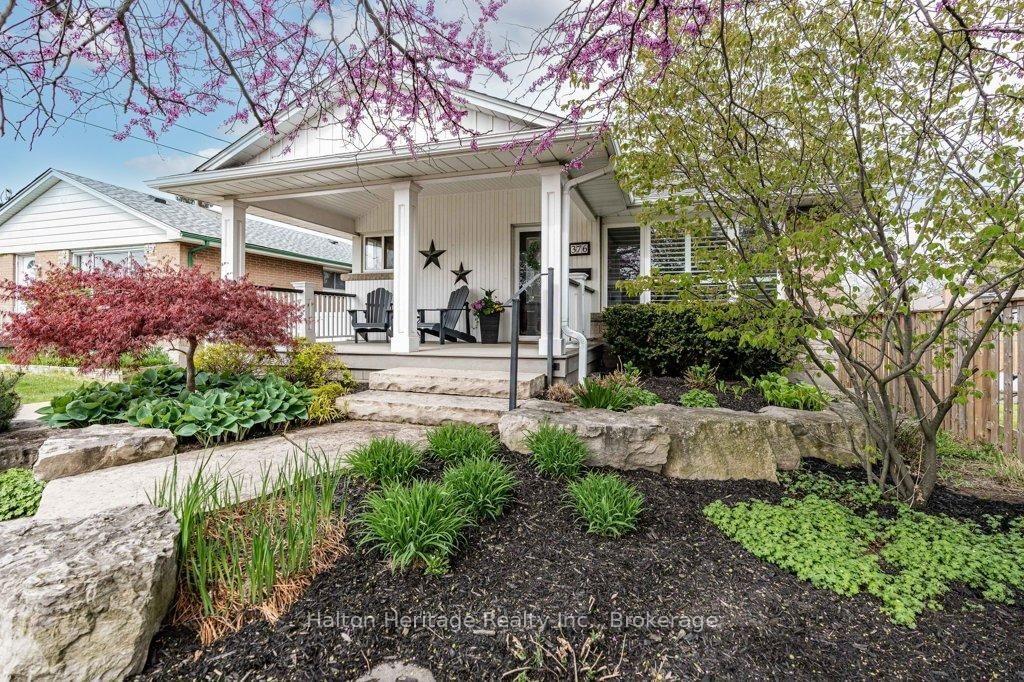 Detached House for sale at 376 East 18th Street, Hamilton, Hill Park, L9A 4R1 - MLS: X12153035