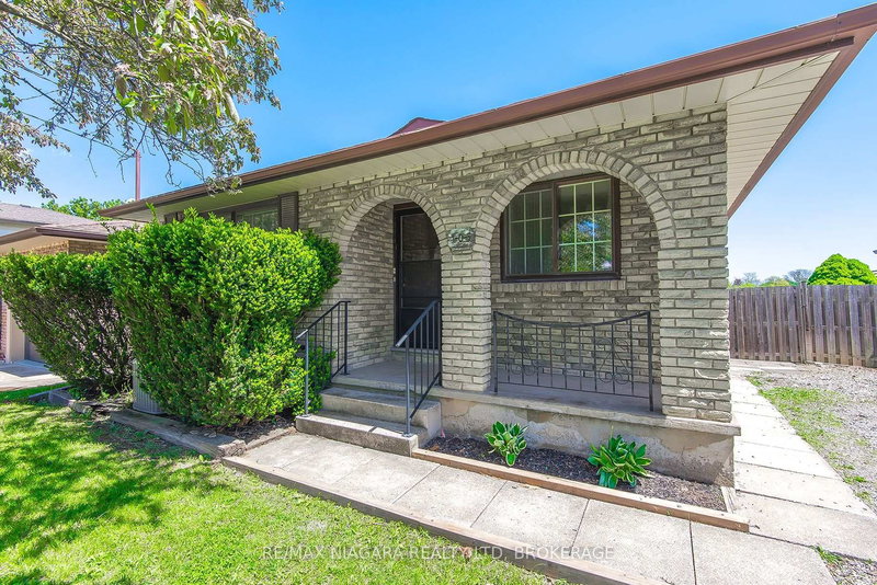 105 Hillview Rd, St. Catharines, L2S 1S8 | Image 2