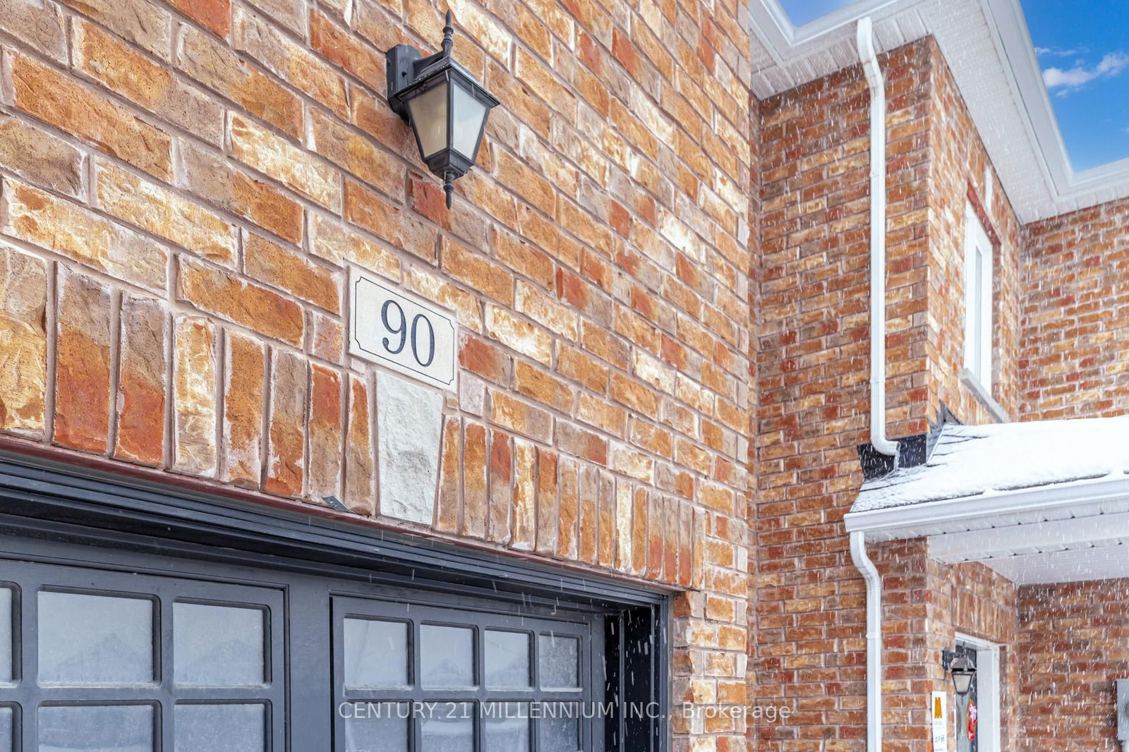 Townhouse for sale at 90 Palace Street, Thorold, Thorold Downtown, L2V 0J6 - MLS: X12153267