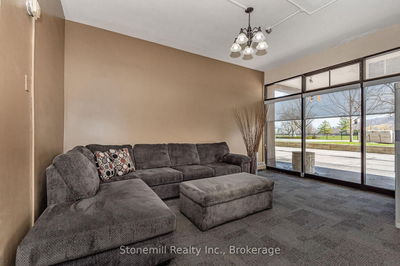 Unit 304 — 1950 Main St, Hamilton - Ainslie Wood image-0-4