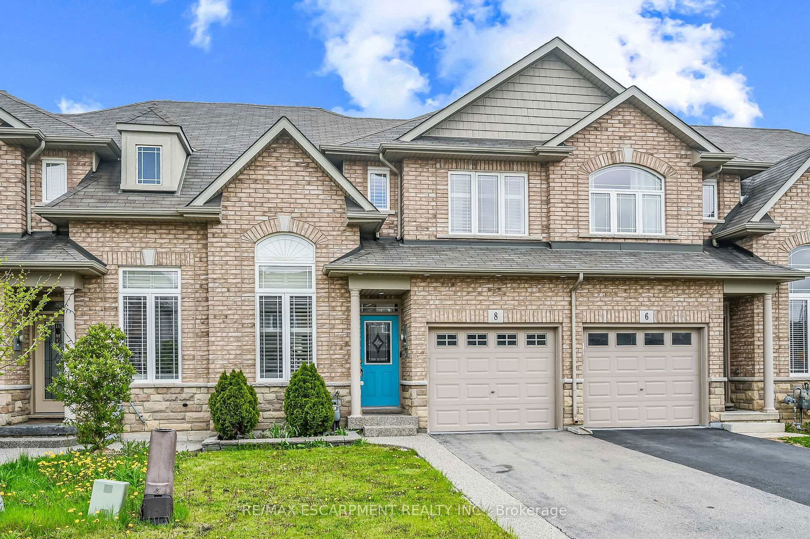 Townhouse for sale at 8 Charleswood Crescent, Hamilton, Stoney Creek, L0R 1P0 - MLS: X12153534