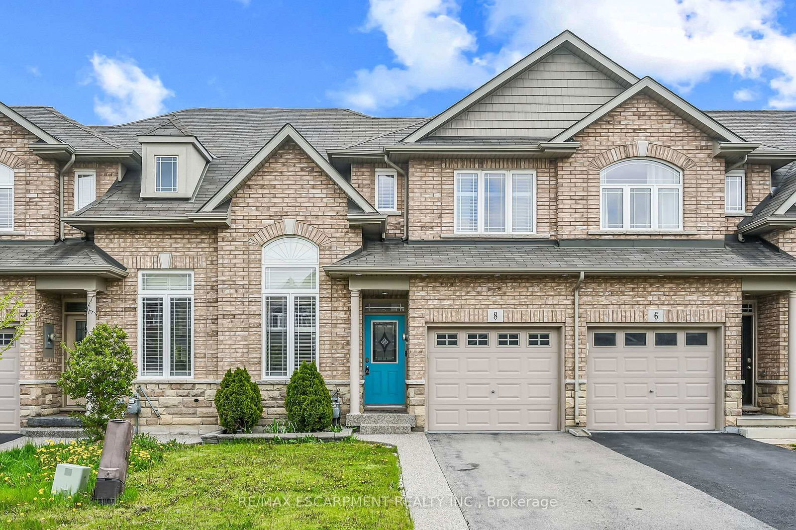 Townhouse for sale at 8 Charleswood Crescent, Hamilton, Stoney Creek, L0R 1P0 - MLS: X12153534