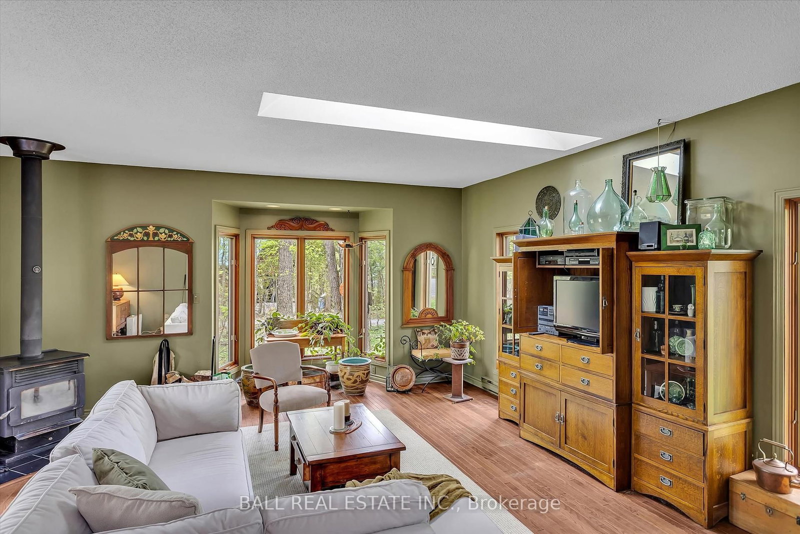 Listing Image 12