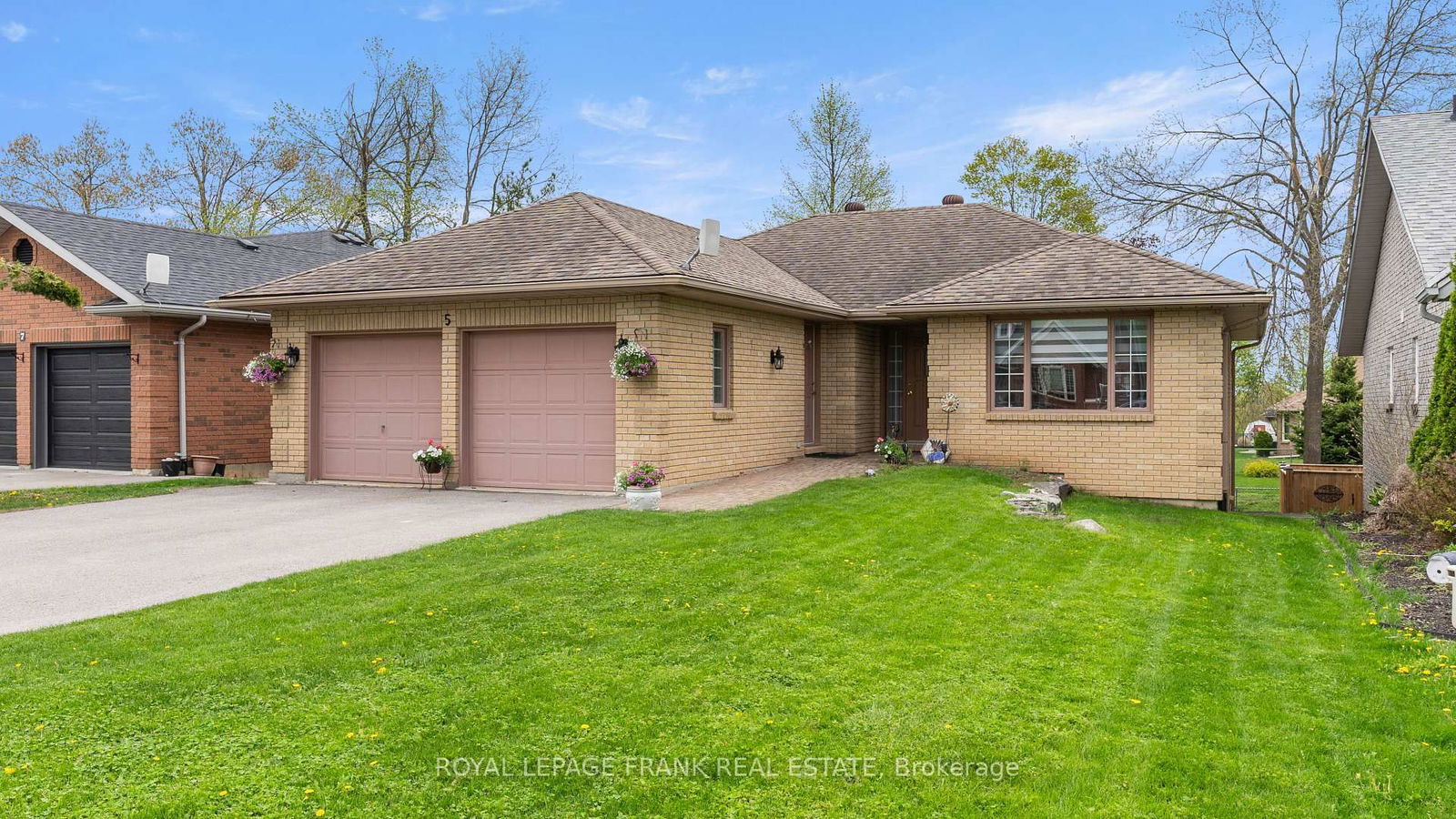 Property at 5 Hillview