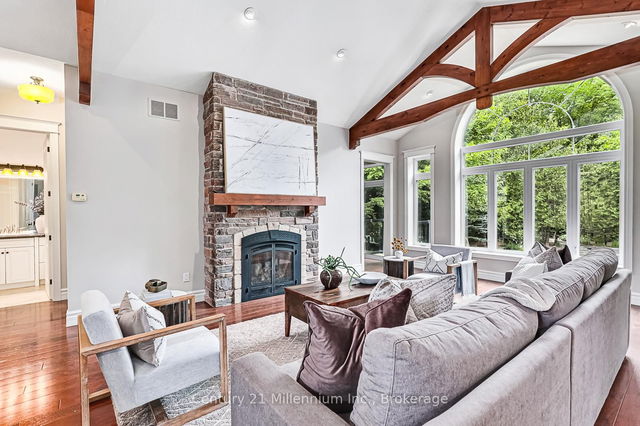 112 Cortina Crescent