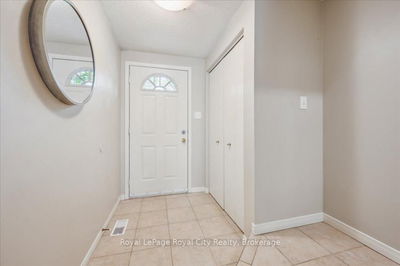 Unit 2 — 66 Rodgers Rd, Guelph - Kortright West image-0-4
