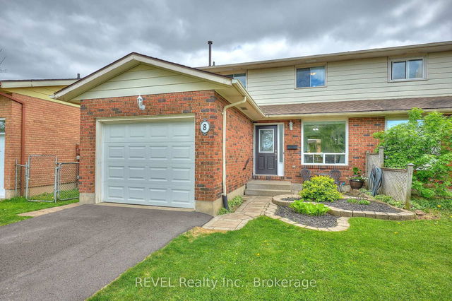 8 Baxter Crescent