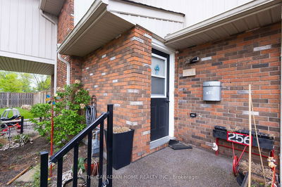 Unit 256 — 100 Brownleigh Ave, Welland - Welland Downtown image-0-2