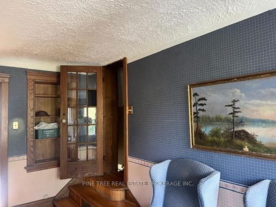 31 Paisley Ave, Hamilton - Westdale image-0-2