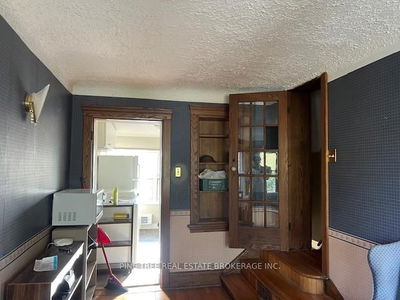 31 Paisley Ave, Hamilton - Westdale image-0-3