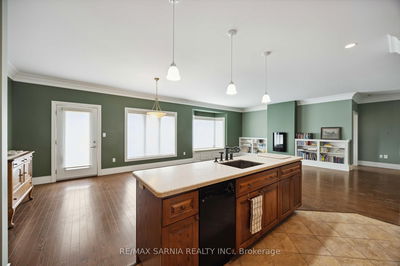 Unit 21 — 5969 Townsend Line, Lambton Shores - Forest image-0-4