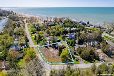 10031 Wedd Rd, Lambton Shores - Port Franks image-0-1
