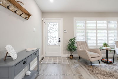 20 Benwood Crt, Hamilton - Stoney Creek image-0-2