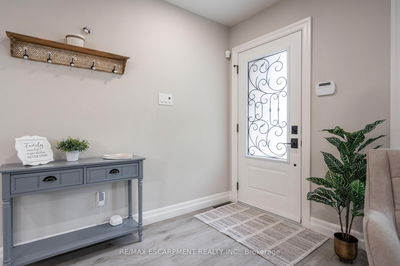 20 Benwood Crt, Hamilton - Stoney Creek image-0-3
