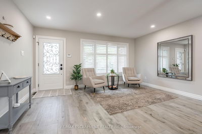 20 Benwood Crt, Hamilton - Stoney Creek image-0-4