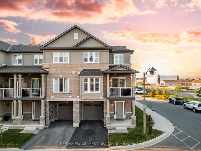 51 Laguna Village Crescent