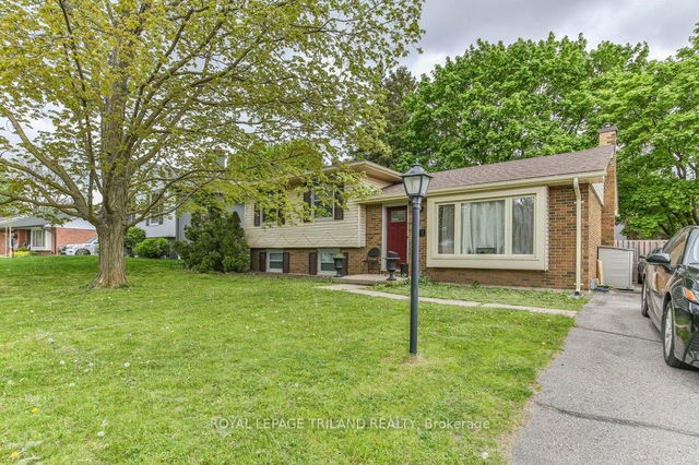 4 MAXWELL Crescent