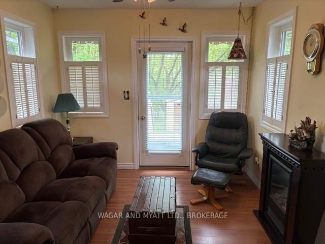 Listing Image 8