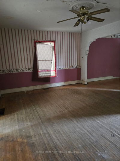 138 Sanford Ave, Hamilton - Crown Point image-0-1