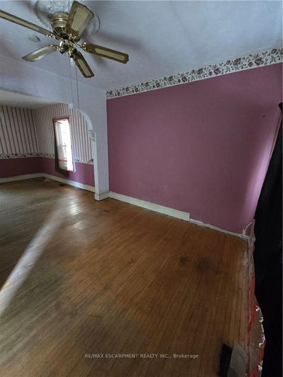 138 Sanford Ave, Hamilton - Crown Point image-0-3