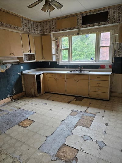 138 Sanford Ave, Hamilton - Crown Point image-0-4