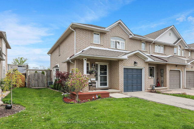 48 Magnolia Crescent