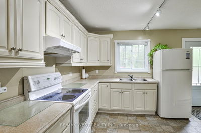 Unit 1 — 1162 Burlmarie Rd, Lake of Bays -  image-0-4