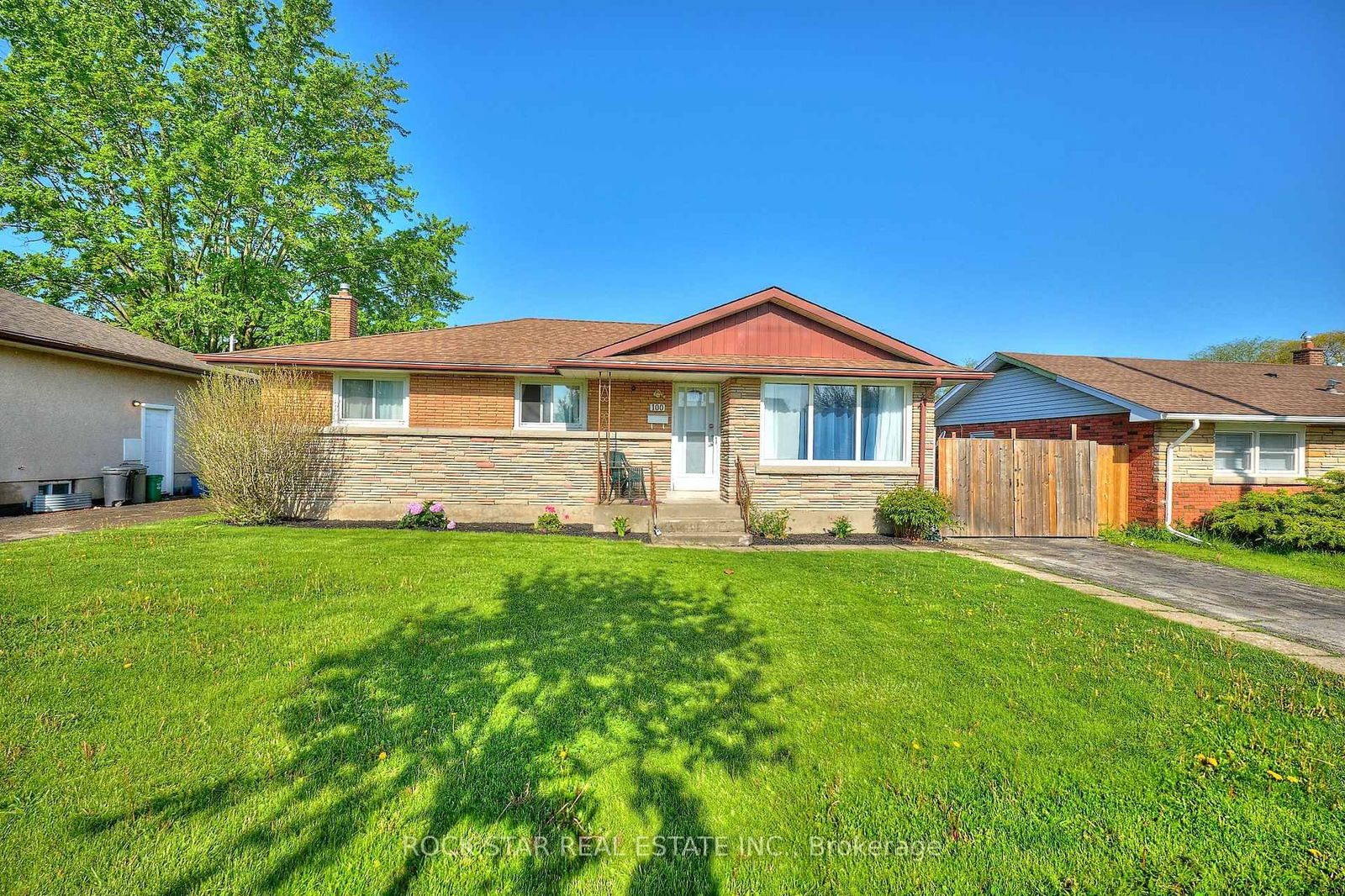 Detached House for sale at 100 Jacobson Avenue, St. Catharines, Glendale/Glenridge, L2T 3A3 - MLS: X12155498
