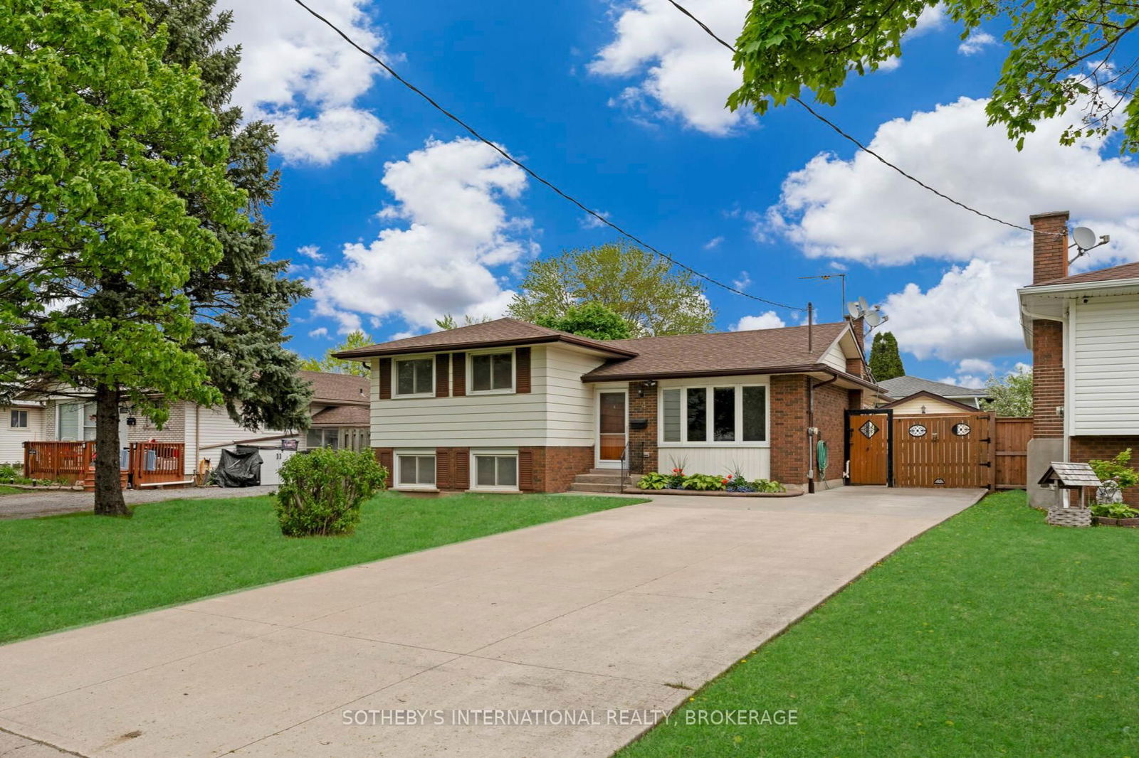 Detached House for sale at 4 Huntley Crescent, St. Catharines, Carlton/Bunting, L2M 6E5 - MLS: X12155557