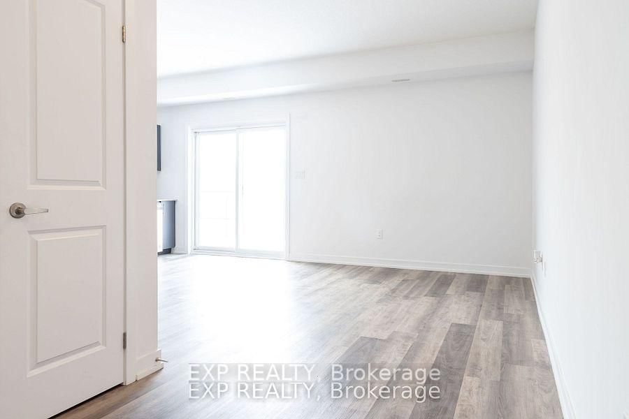 Townhouse for sale at 40-205 West Oak Trail, Kitchener, N2R 0R9 - MLS: X12156027