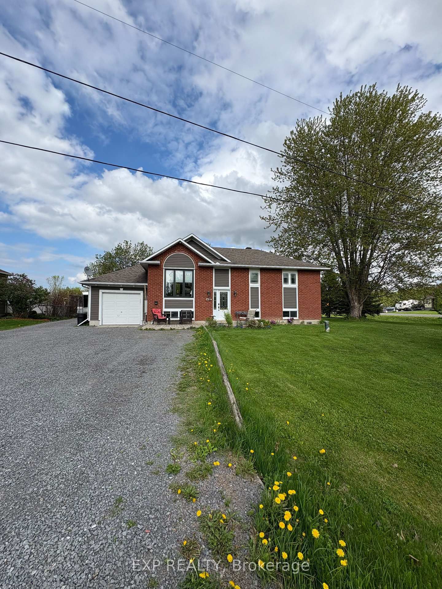 Detached House for sale at 1107 De La Foret Prom, Clarence-Rockland, Clarence/Rockland Twp, K4K 1K9 - MLS: X12156107